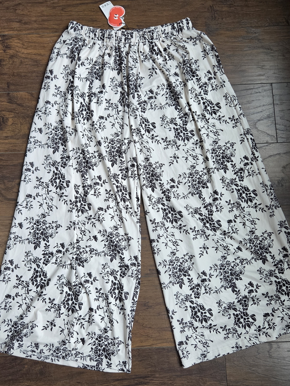 Cider Wide-Leg Floral Print Pants - Black on White